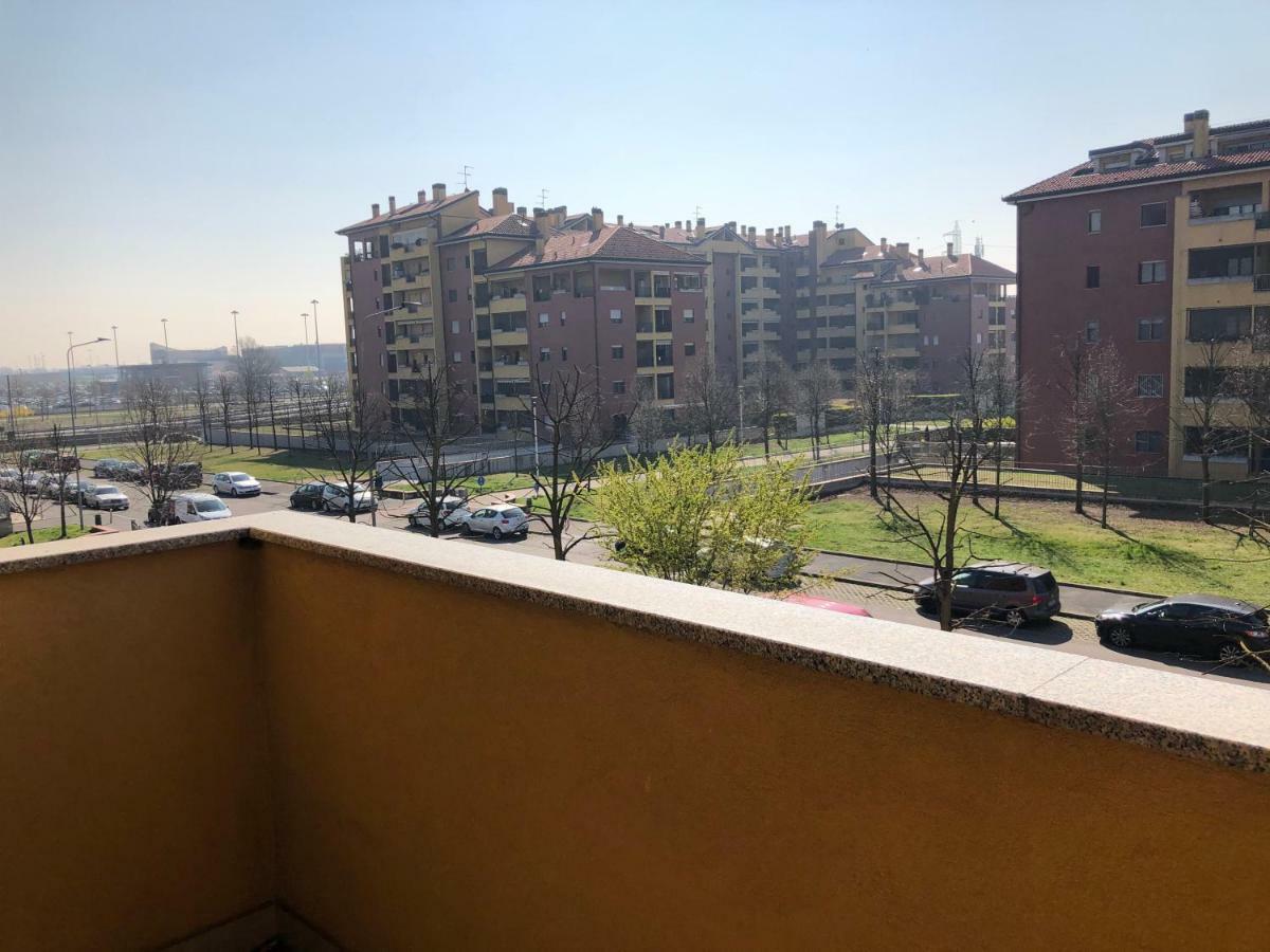 Emariva Apartment Rozzano Exterior photo